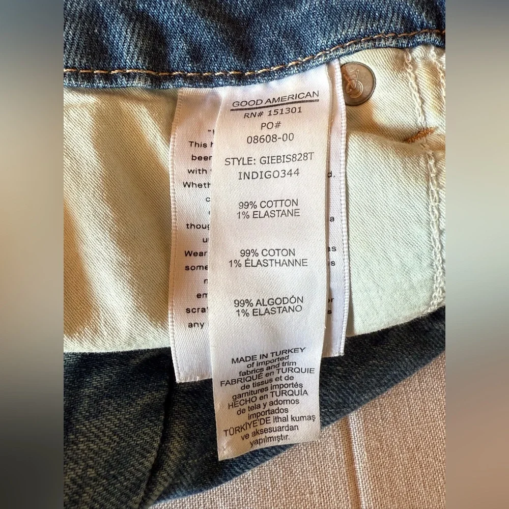 Good American High Waist Split Hem with Cutaway Button Fly Jeans 4/27 - Picture 12 of 15